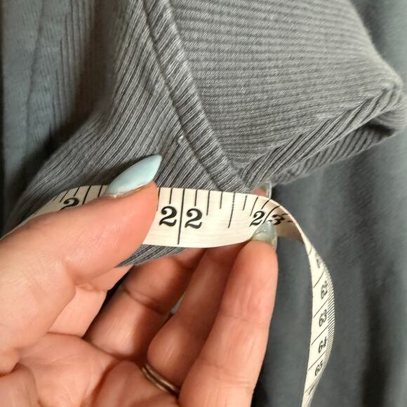 VUORI | Sedona Ribbed Half Zip Sweatshirt in Smoke Blue | Small - Picture 7 of 9